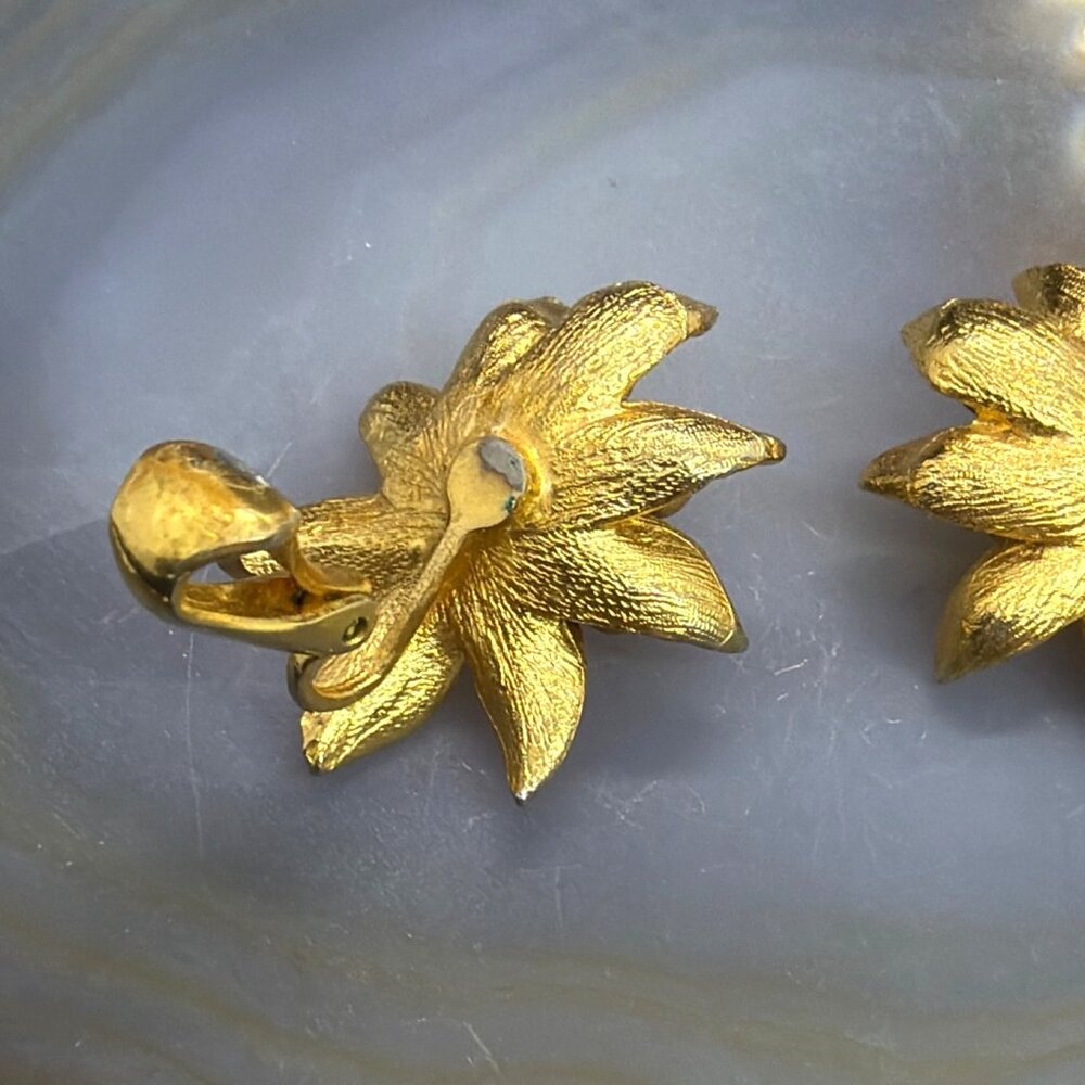 VTG MCM 1950s 3D Floral Clip On Earrings Faux Pearl Rhinestone Layered Flower - Picture 5 of 16